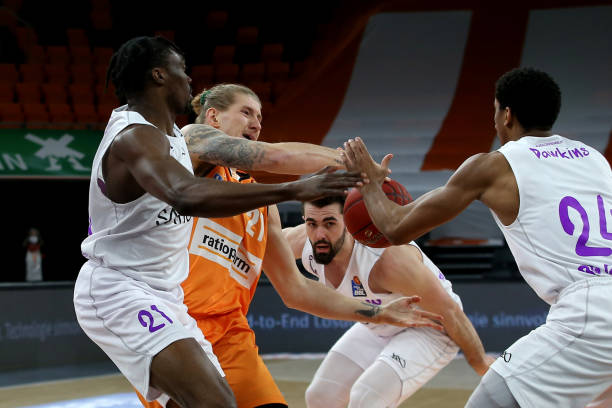 堡的防守虽 堡的防守虽