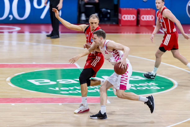 前球队在战 前球队在战